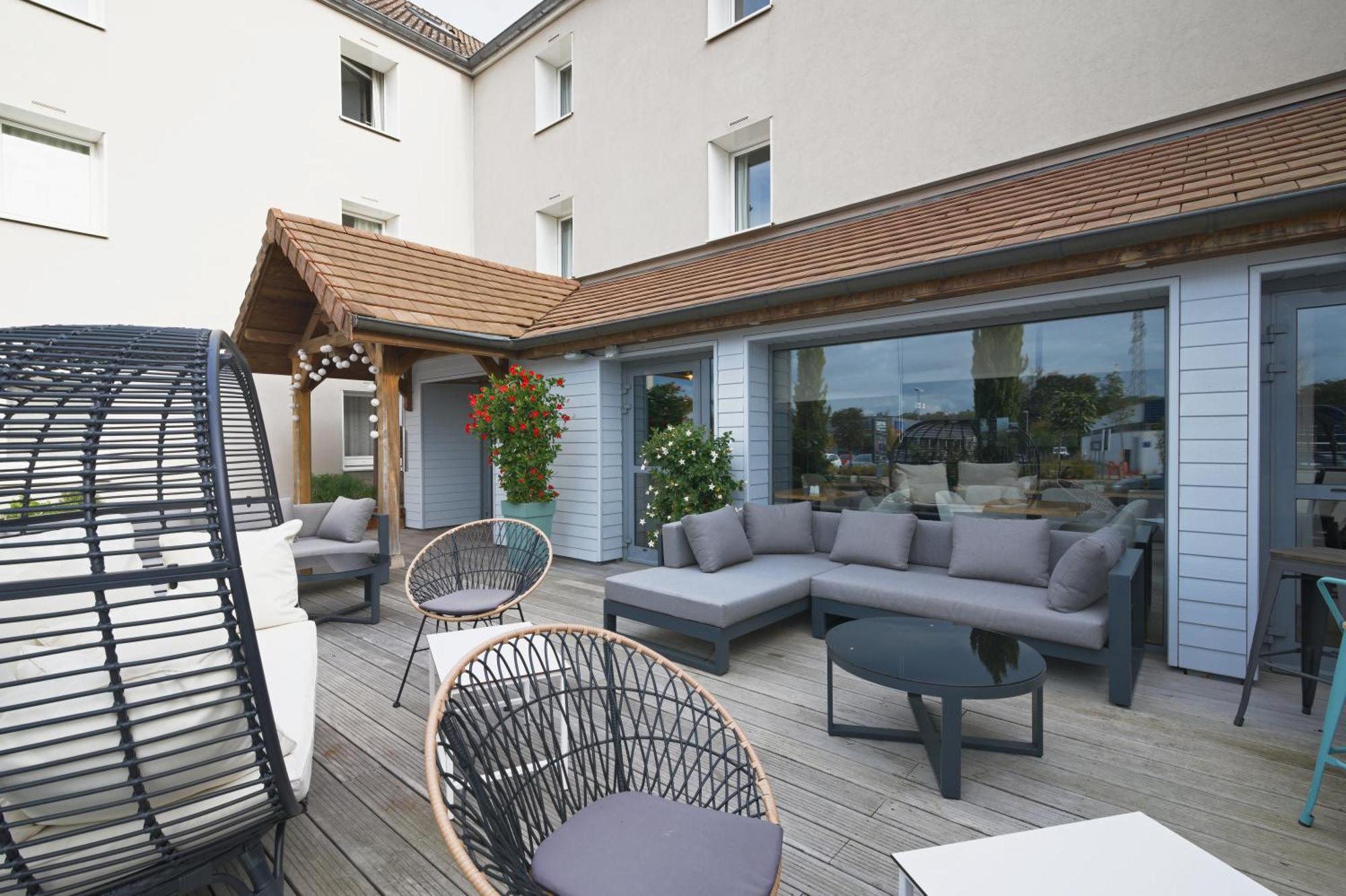 Le Konine - Hotel & Bar & Restaurant Montceau-les-Mines Dış mekan fotoğraf