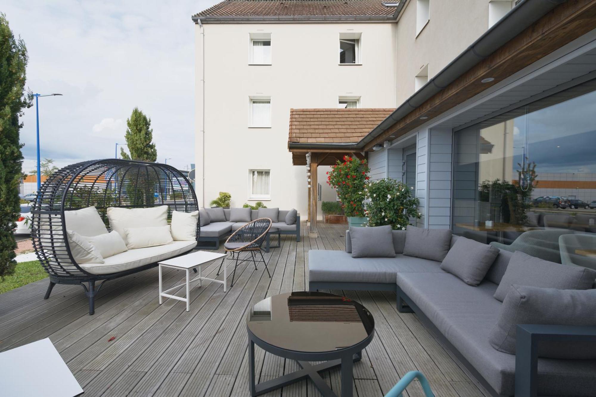 Le Konine - Hotel & Bar & Restaurant Montceau-les-Mines Dış mekan fotoğraf
