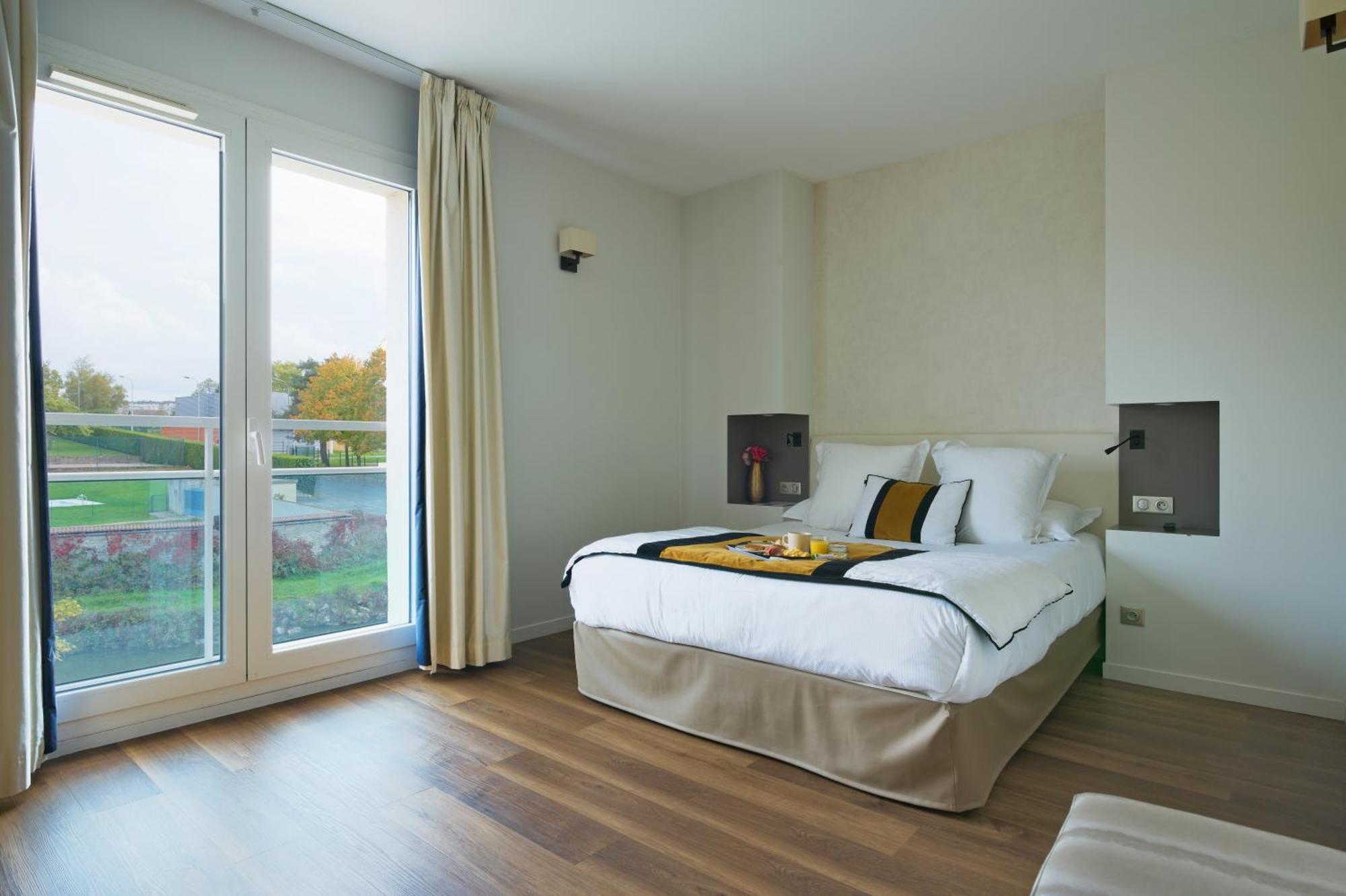 Le Konine - Hotel & Bar & Restaurant Montceau-les-Mines Dış mekan fotoğraf